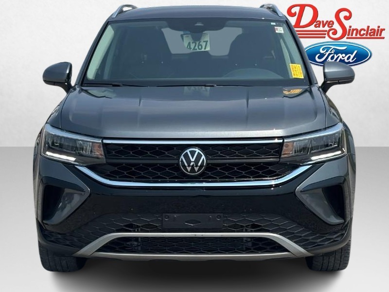 Volkswagen Taos Vehicle Full-screen Gallery Image 02