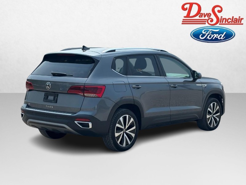 Volkswagen Taos Vehicle Full-screen Gallery Image 07