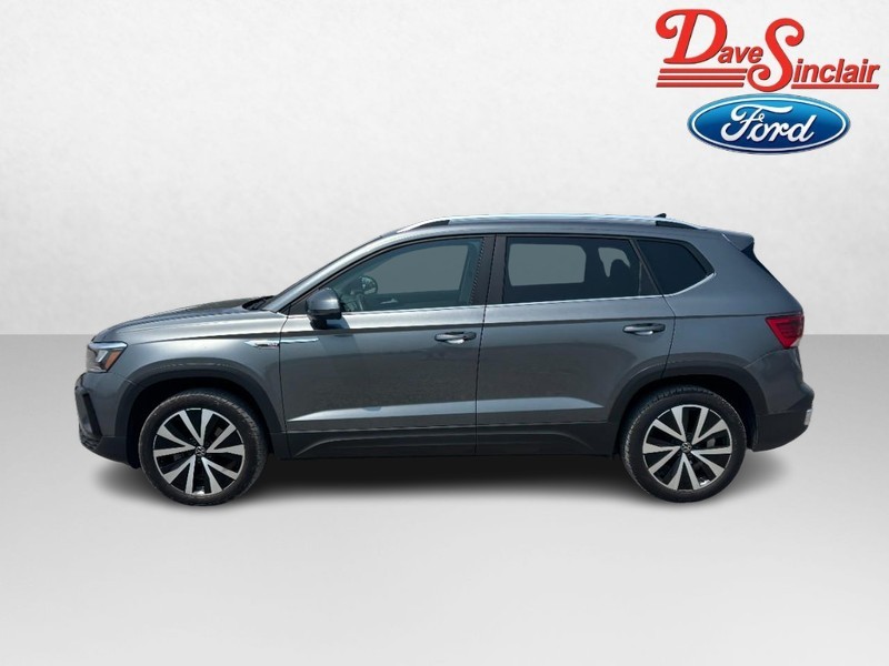 Volkswagen Taos Vehicle Full-screen Gallery Image 10