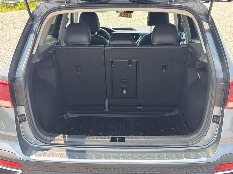Volkswagen Taos Vehicle Full-screen Gallery Image 11