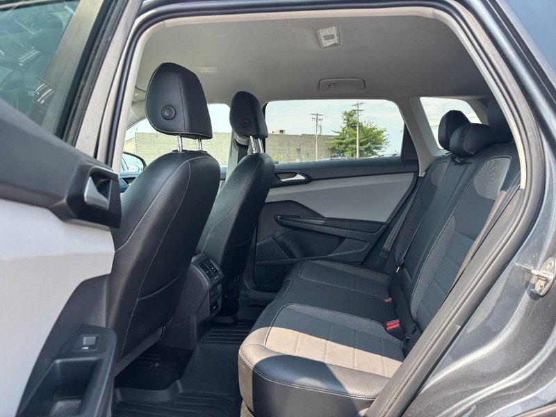 Volkswagen Taos Vehicle Full-screen Gallery Image 13