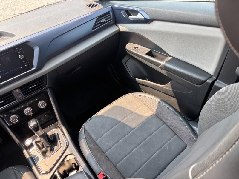 Volkswagen Taos Vehicle Full-screen Gallery Image 16