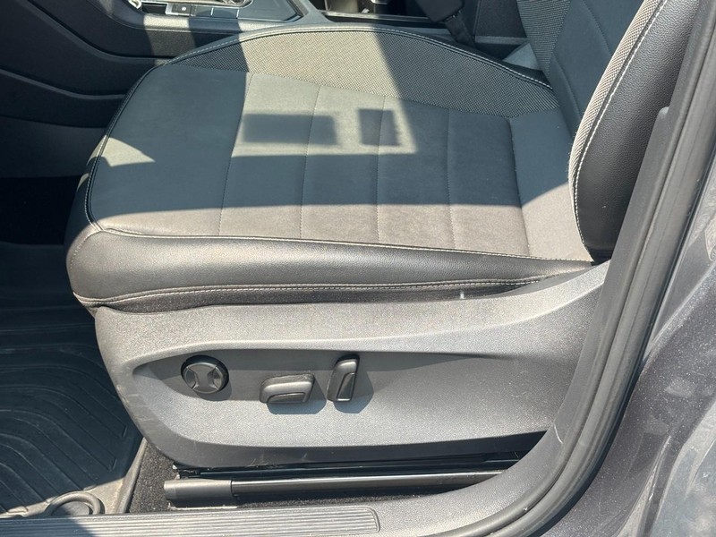 Volkswagen Taos Vehicle Full-screen Gallery Image 17