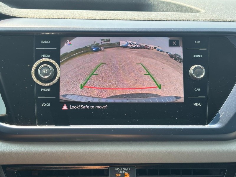 Volkswagen Taos Vehicle Full-screen Gallery Image 23