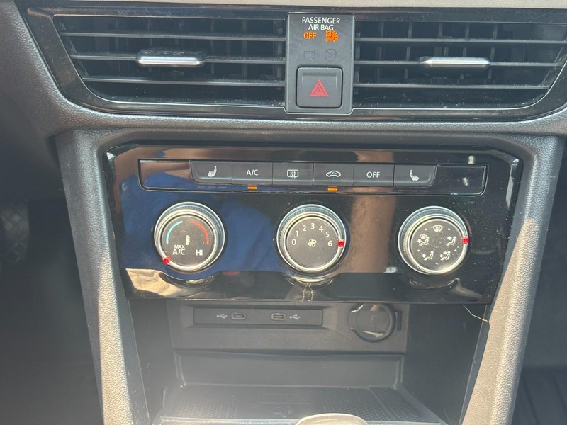Volkswagen Taos Vehicle Full-screen Gallery Image 24