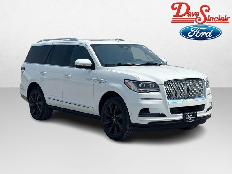 Lincoln Navigator Vehicle Full-screen Gallery Image 04