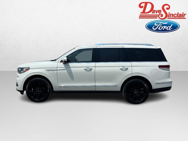 Lincoln Navigator Vehicle Full-screen Gallery Image 10
