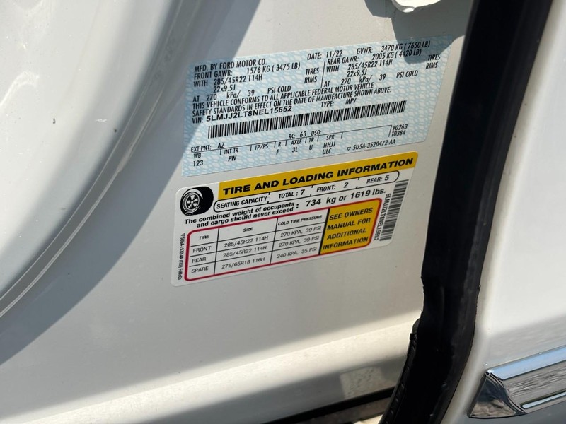 Lincoln Navigator Vehicle Full-screen Gallery Image 27