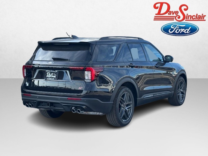 Ford Explorer Vehicle Full-screen Gallery Image 07