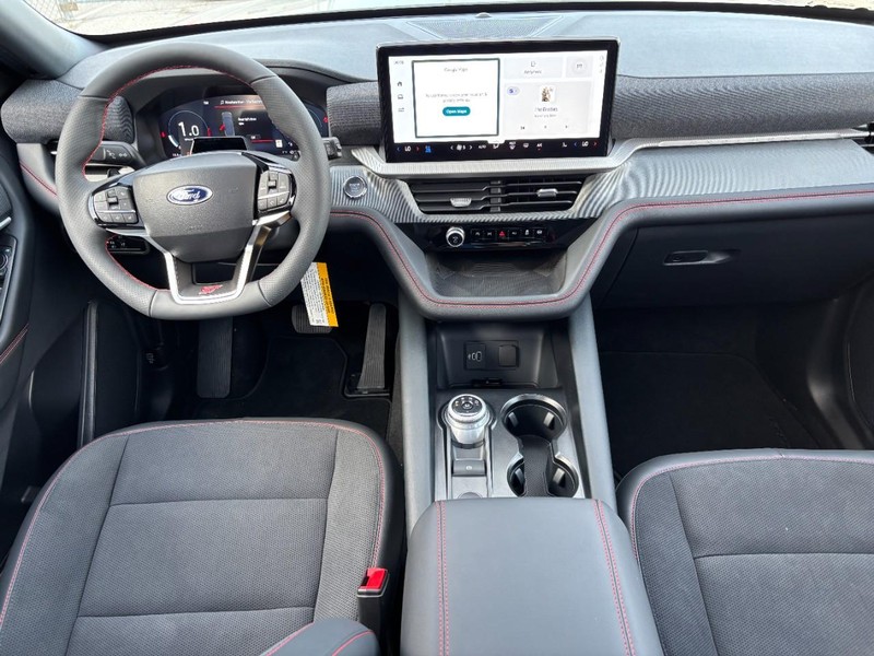 Ford Explorer Vehicle Full-screen Gallery Image 16