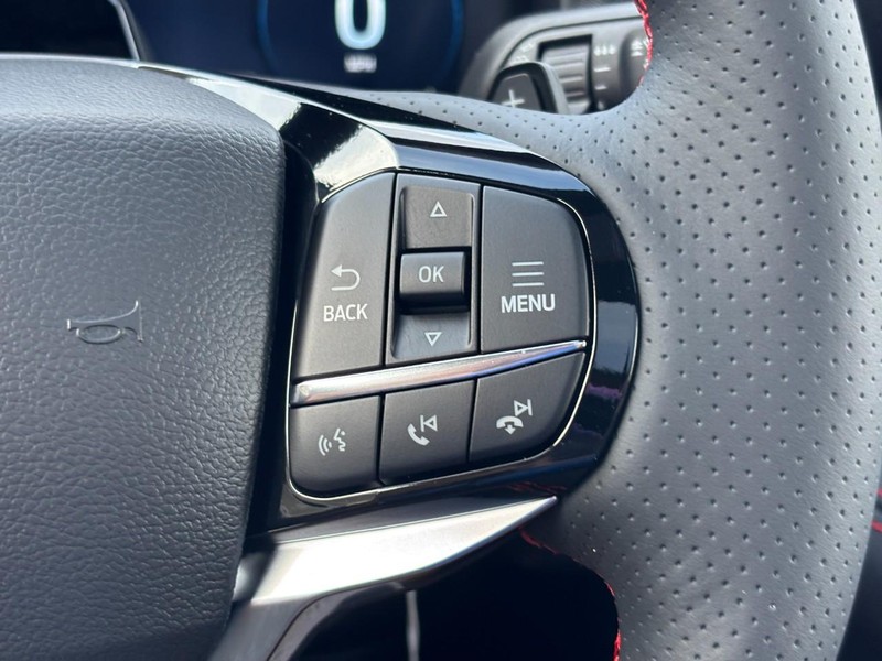 Ford Explorer Vehicle Full-screen Gallery Image 21