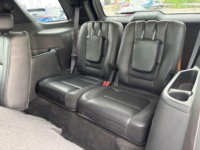 Ford Explorer Vehicle Image 12