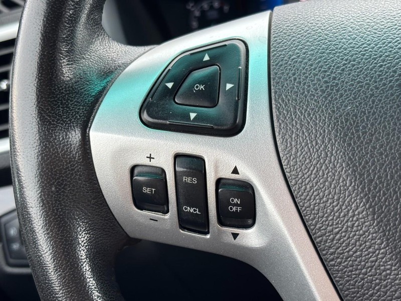 Ford Explorer Vehicle Image 19