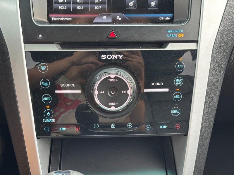 Ford Explorer Vehicle Image 23