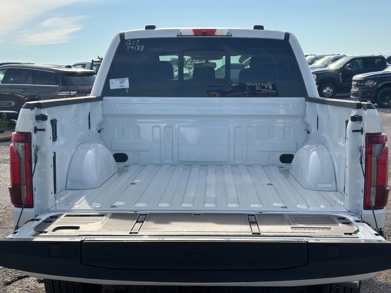 Ford F-150 Vehicle Full-screen Gallery Image 11