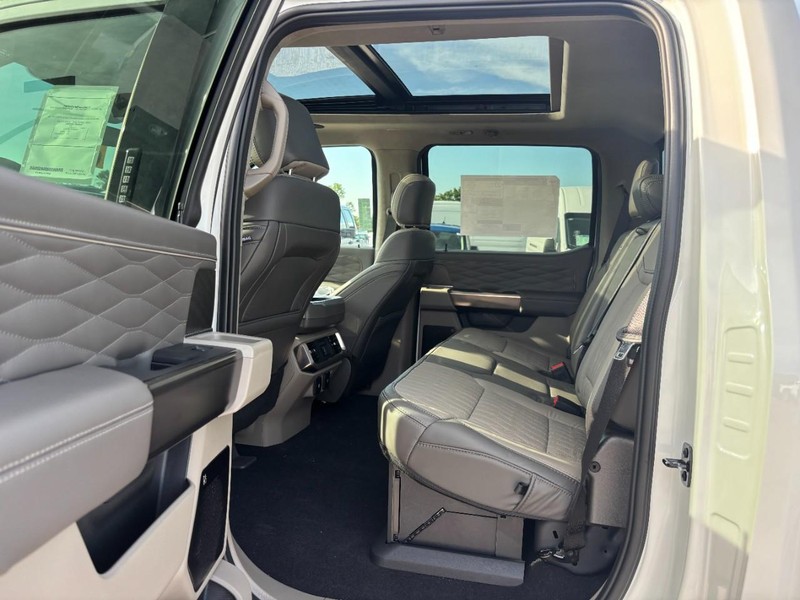Ford F-150 Vehicle Full-screen Gallery Image 13