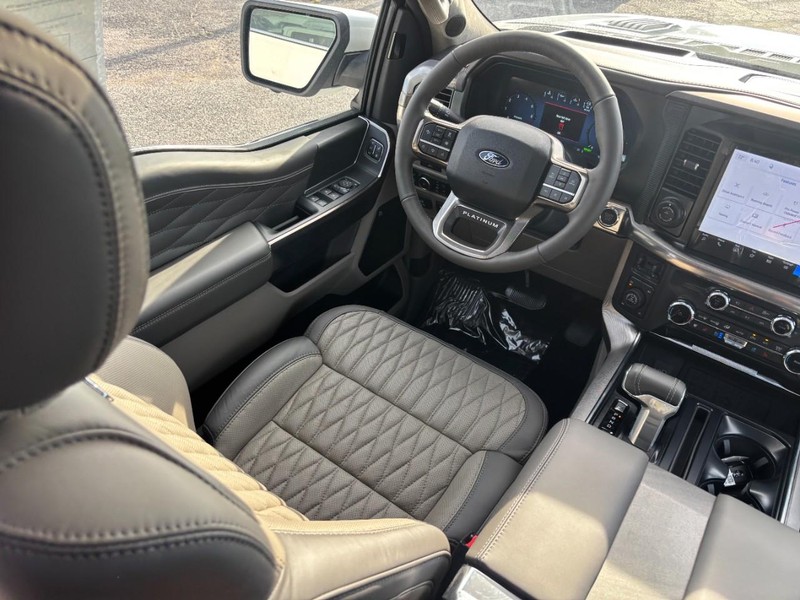 Ford F-150 Vehicle Full-screen Gallery Image 14