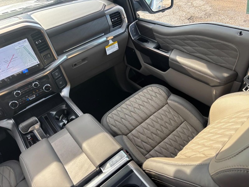 Ford F-150 Vehicle Full-screen Gallery Image 16