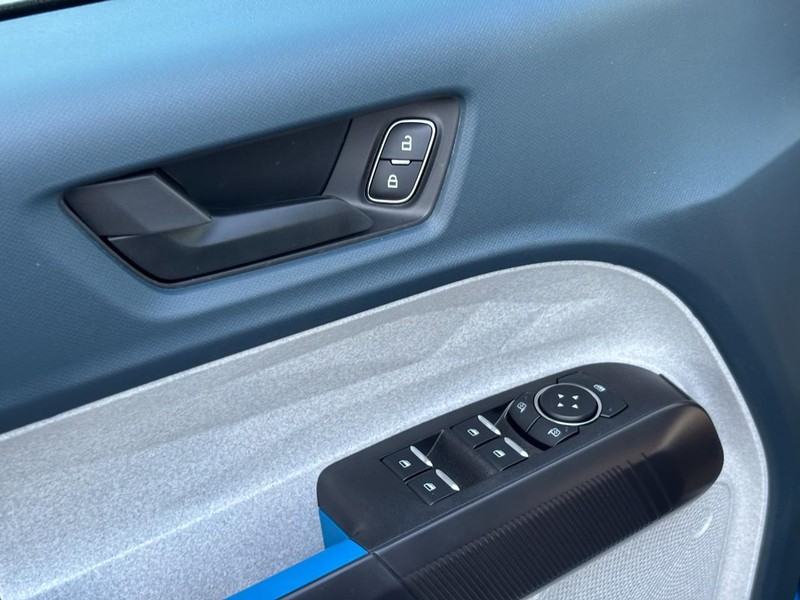 Ford Maverick Vehicle Full-screen Gallery Image 18