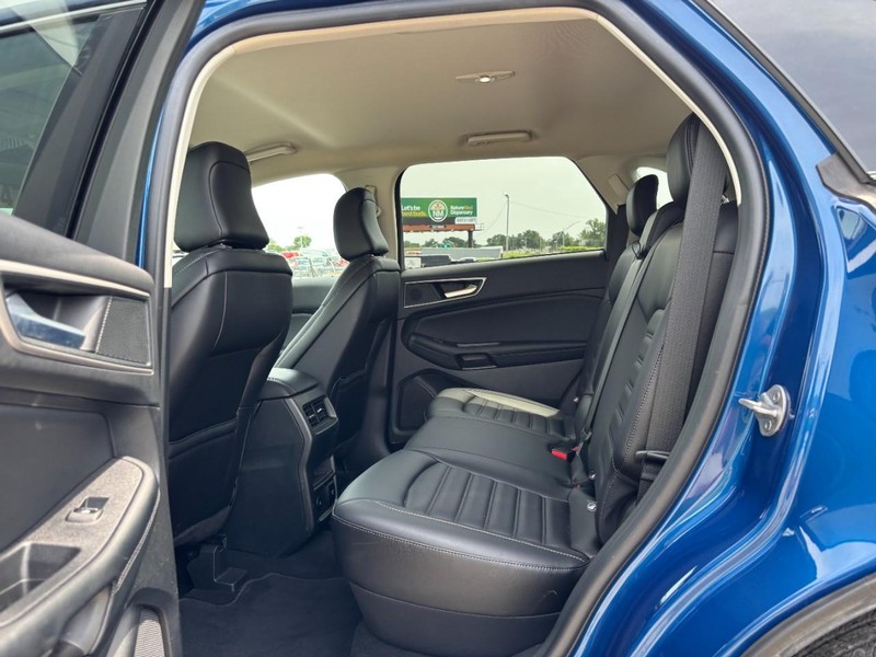 Ford Edge Vehicle Image 13