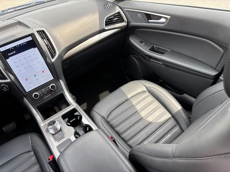 Ford Edge Vehicle Image 16