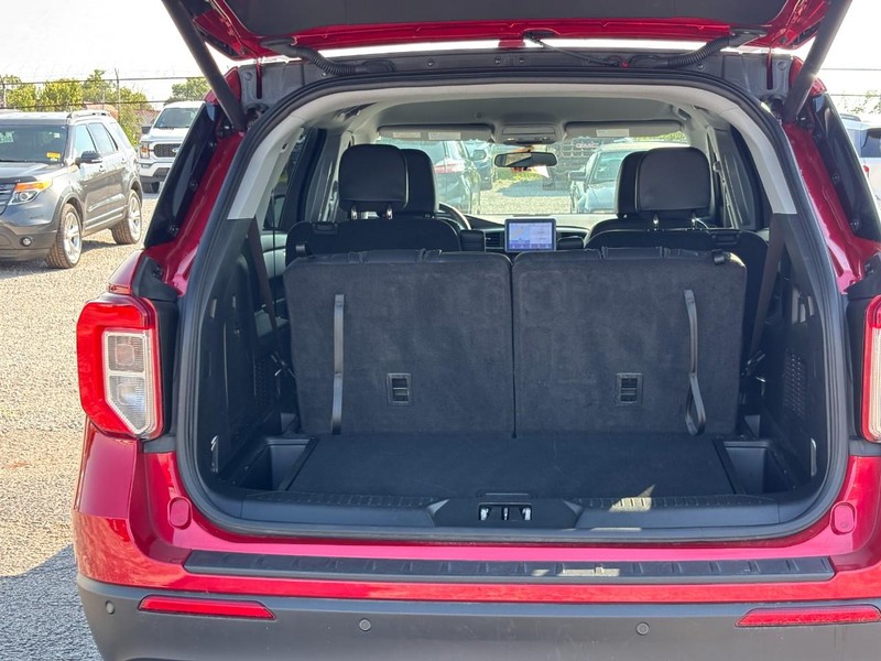 Ford Explorer Vehicle Image 11