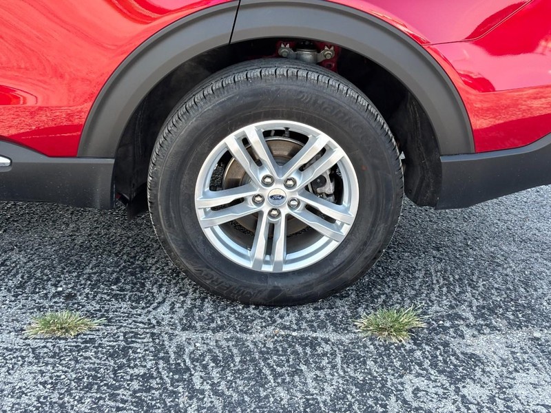 Ford Explorer Vehicle Image 12