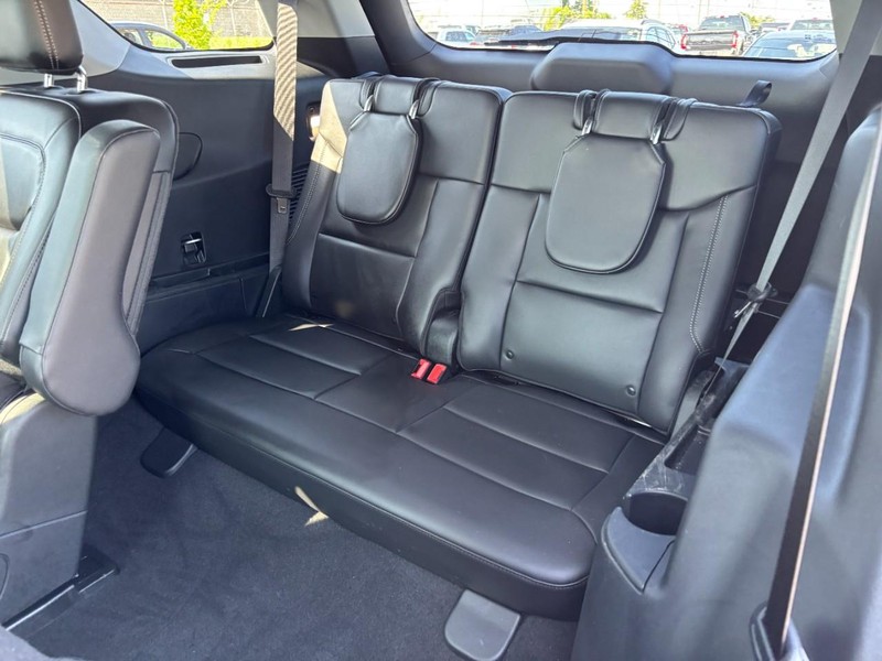 Ford Explorer Vehicle Image 13