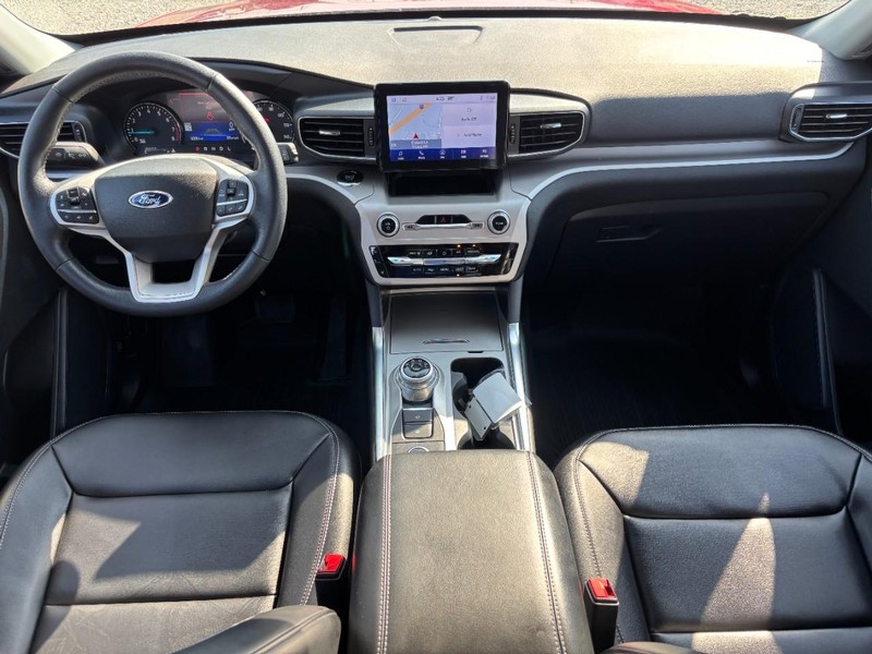 Ford Explorer Vehicle Image 15