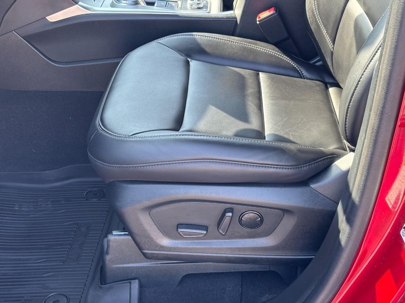 Ford Explorer Vehicle Image 19
