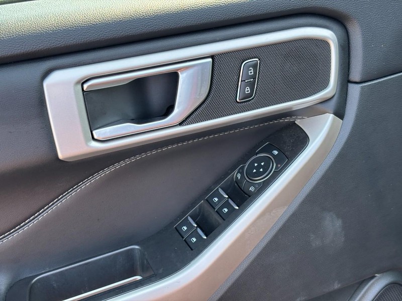 Ford Explorer Vehicle Image 20