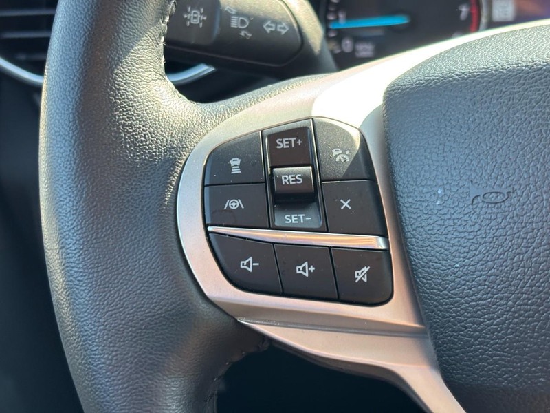 Ford Explorer Vehicle Image 21
