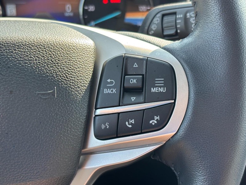 Ford Explorer Vehicle Image 22