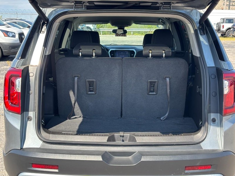 GMC Acadia Vehicle Image 11