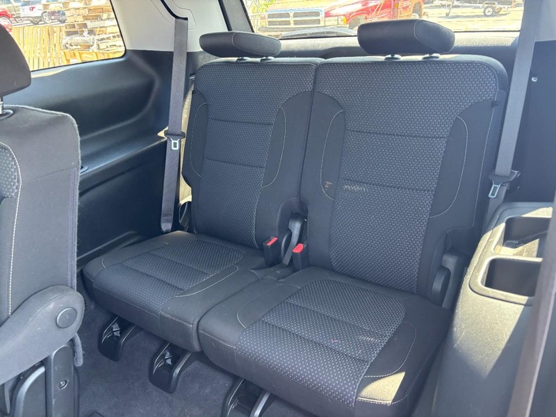 GMC Acadia Vehicle Image 13