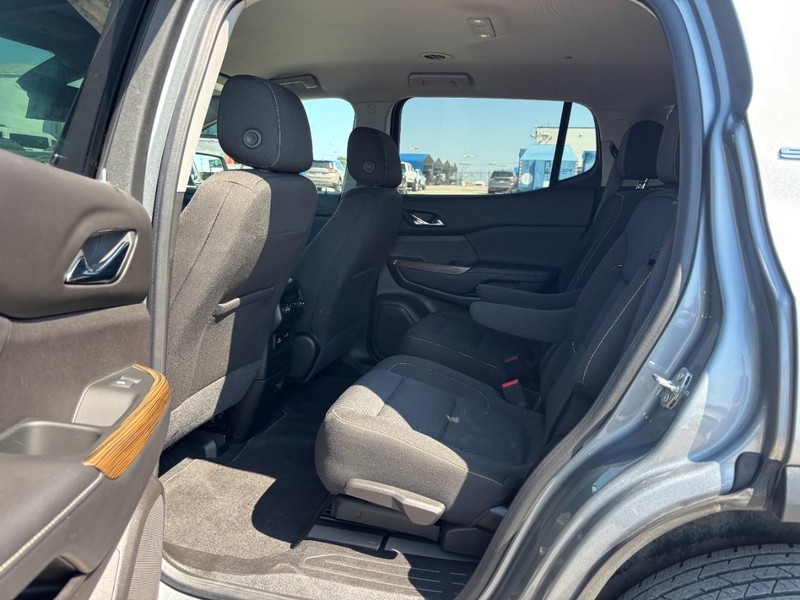 GMC Acadia Vehicle Image 14