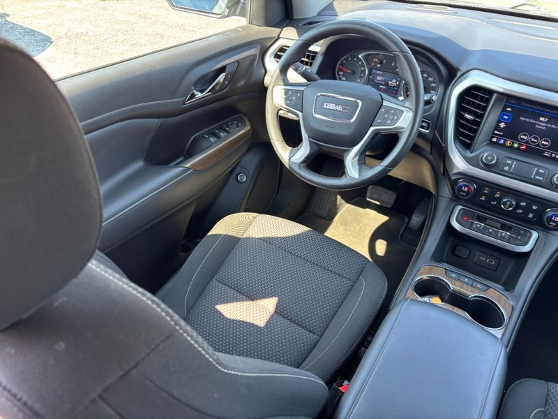 GMC Acadia Vehicle Image 15