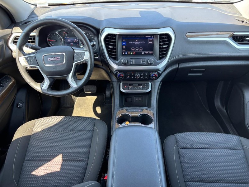 GMC Acadia Vehicle Image 16