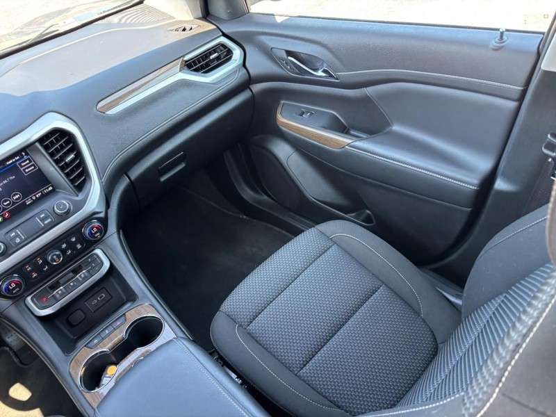 GMC Acadia Vehicle Image 17