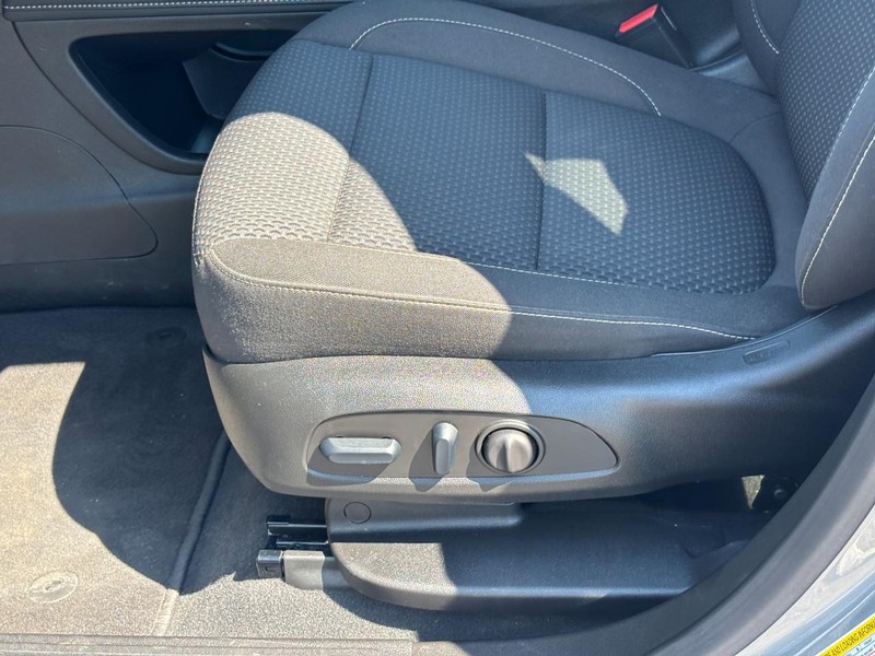 GMC Acadia Vehicle Image 18