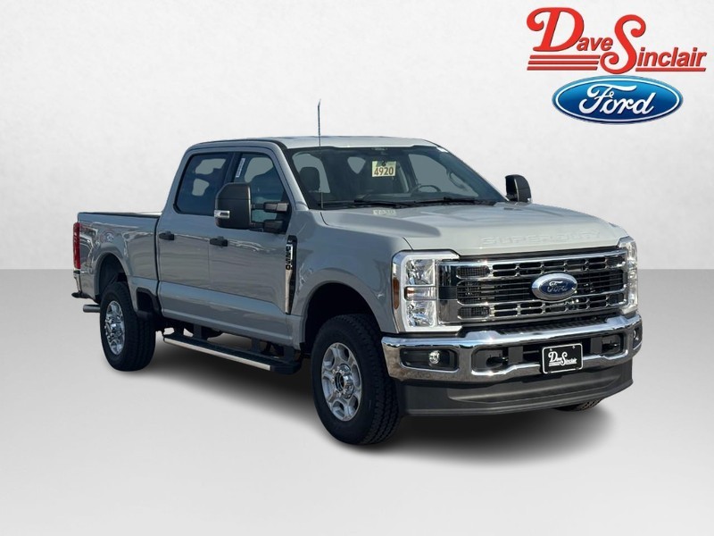 Ford Super Duty F-250 SRW Vehicle Full-screen Gallery Image 04