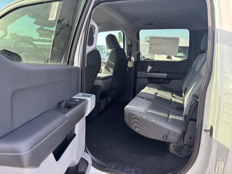 Ford Super Duty F-250 SRW Vehicle Full-screen Gallery Image 13