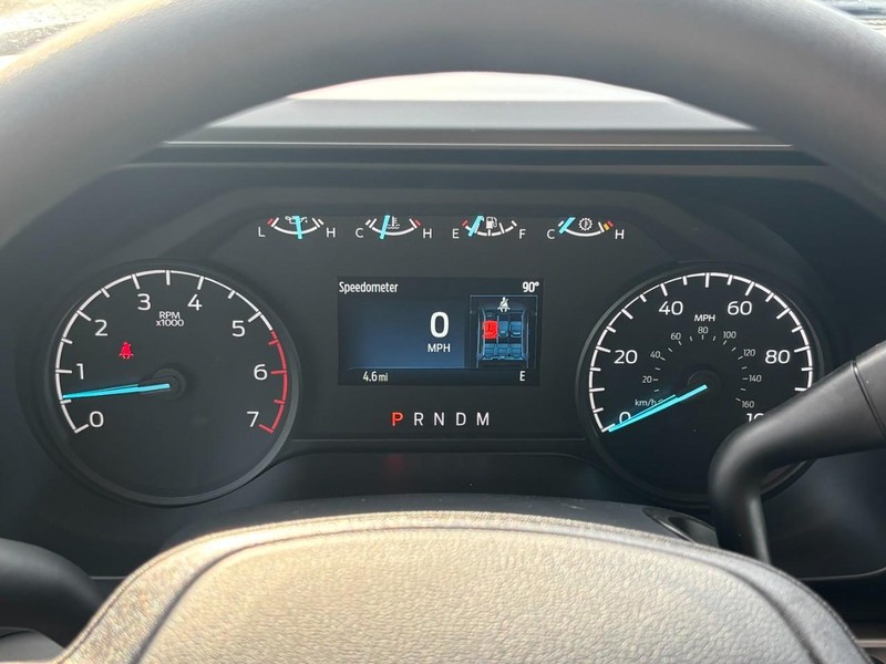Ford Super Duty F-250 SRW Vehicle Full-screen Gallery Image 21