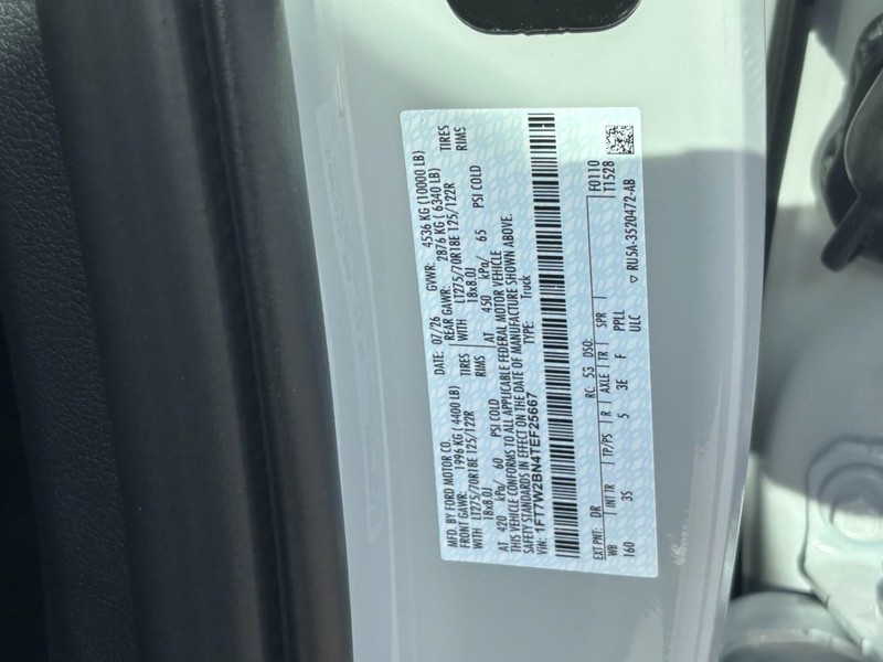 Ford Super Duty F-250 SRW Vehicle Full-screen Gallery Image 25