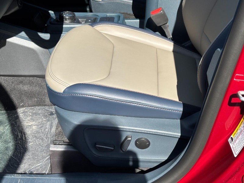 Ford Maverick Vehicle Full-screen Gallery Image 17