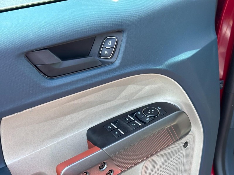 Ford Maverick Vehicle Full-screen Gallery Image 18