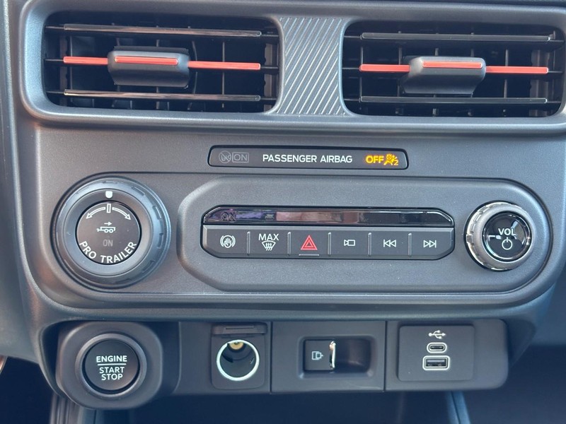 Ford Maverick Vehicle Full-screen Gallery Image 25
