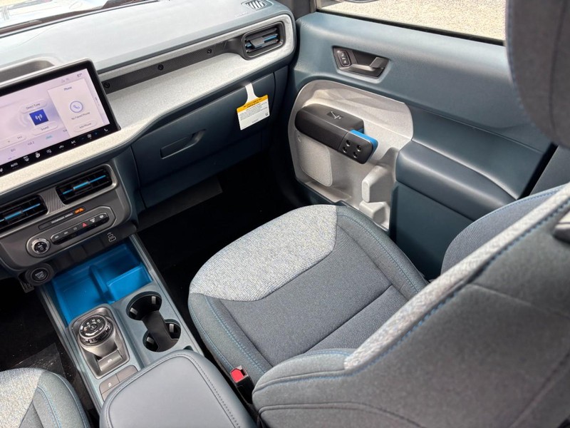 Ford Maverick Vehicle Full-screen Gallery Image 16