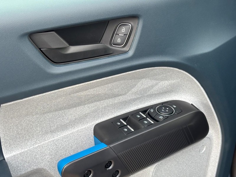 Ford Maverick Vehicle Full-screen Gallery Image 18