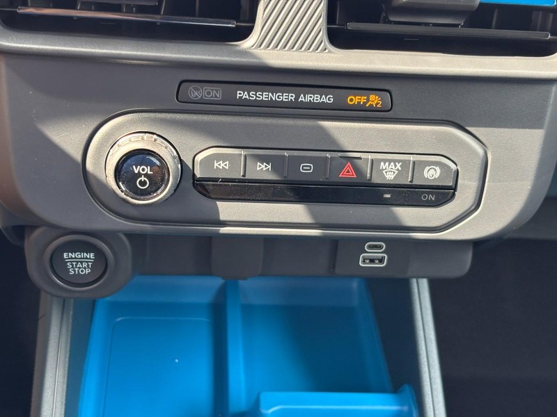 Ford Maverick Vehicle Full-screen Gallery Image 24